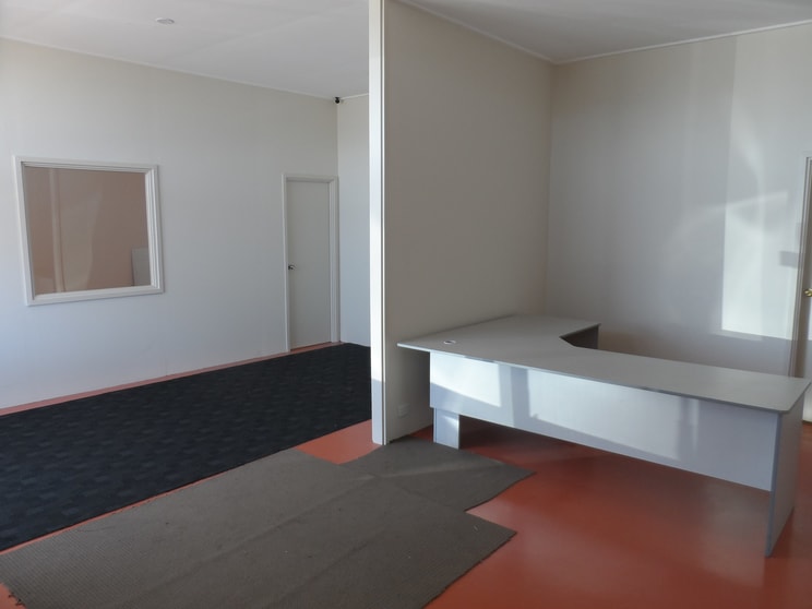 Click to view all images 1A/1 Emplacement Crescent Hamilton Hill WA 6163 - Image 2