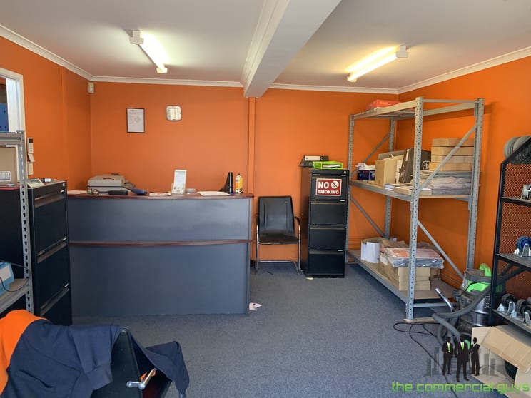 Click to view all images 2/9 Lear Jet Drive Caboolture QLD 4510 - Image 2