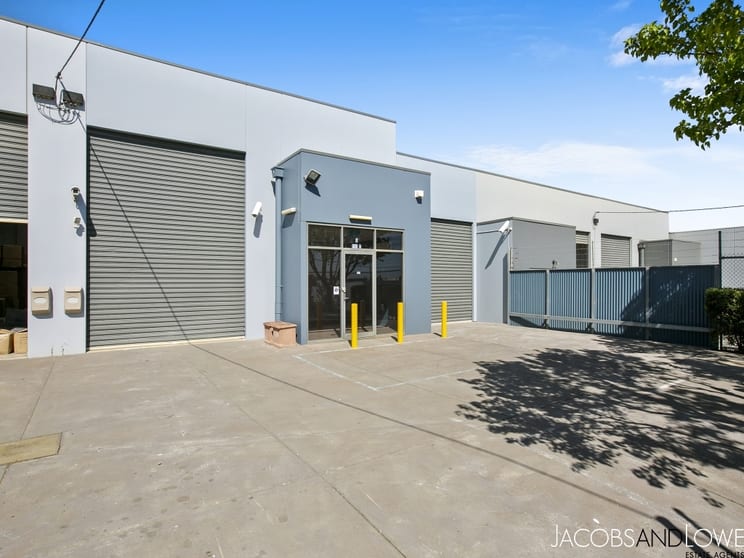 Click to view all images 2/6 Fuji Crescent Mornington VIC 3931 - Image 1