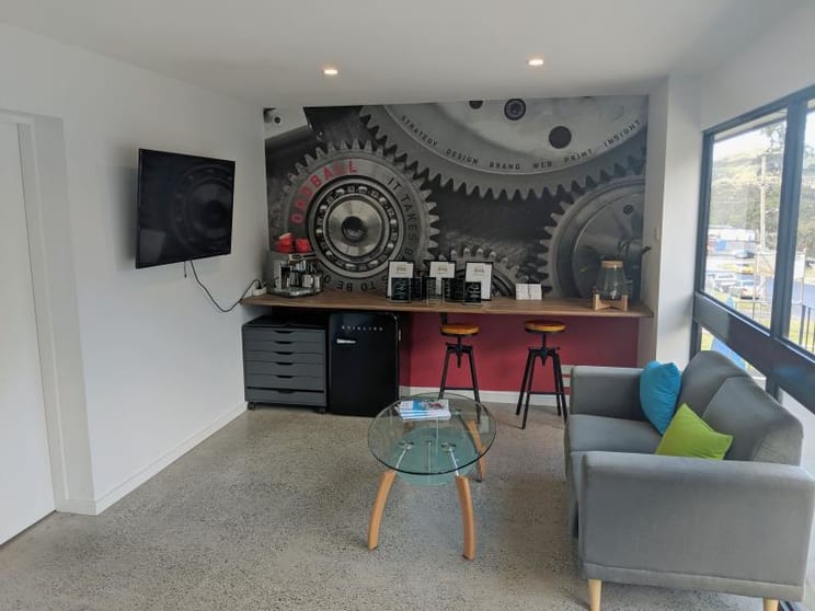 Click to view all images Unit 5/6 Carnarvon Road West Gosford NSW 2250 - Image 2