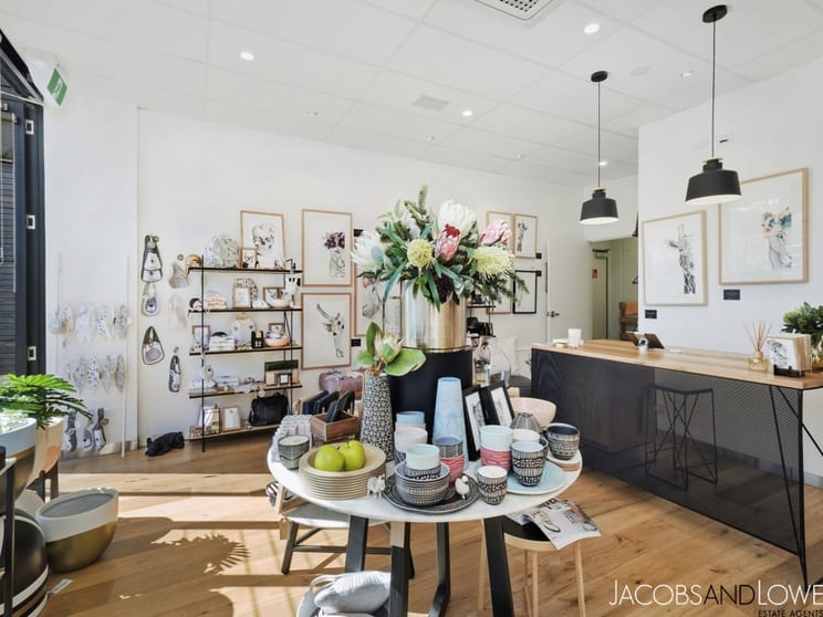 Click to view all images 4 Ross Street Mornington VIC 3931 - Image 3