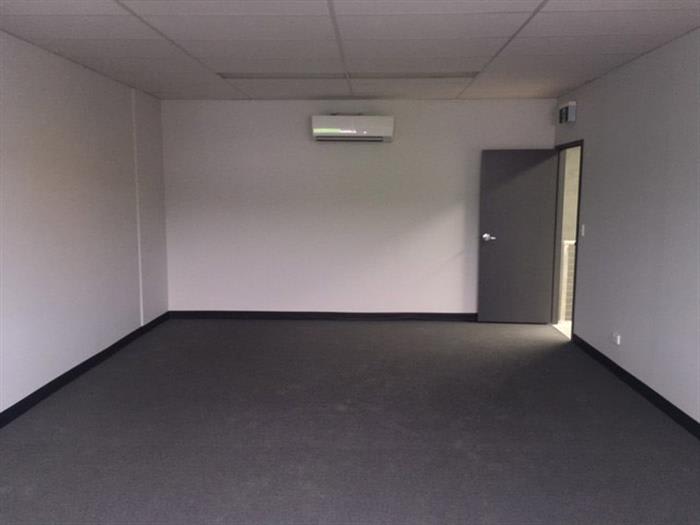 Click to view all images Unit 13 18 Wurrook Circuit Caringbah NSW 2229 - Image 3