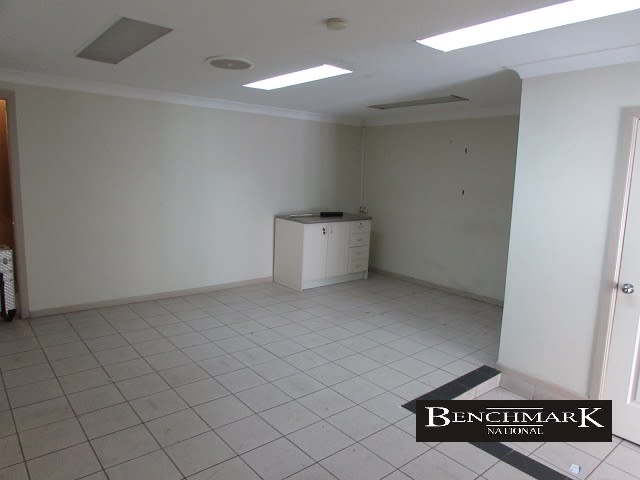 Click to view all images 3//382 Chapel Road Bankstown NSW 2200 - Image 3