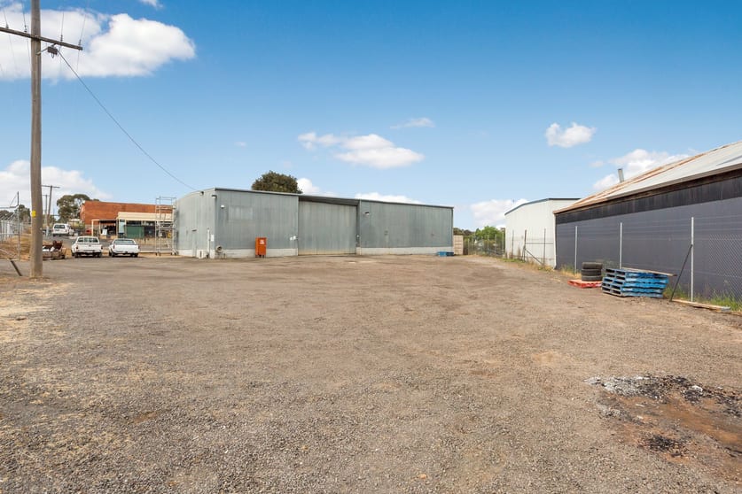 Click to view all images 20 Belle Vue Road Golden Square VIC 3555 - Image 2