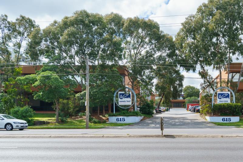 Click to view all images Unit 2/615 Warrigal Road Ashwood VIC 3147 - Image 3
