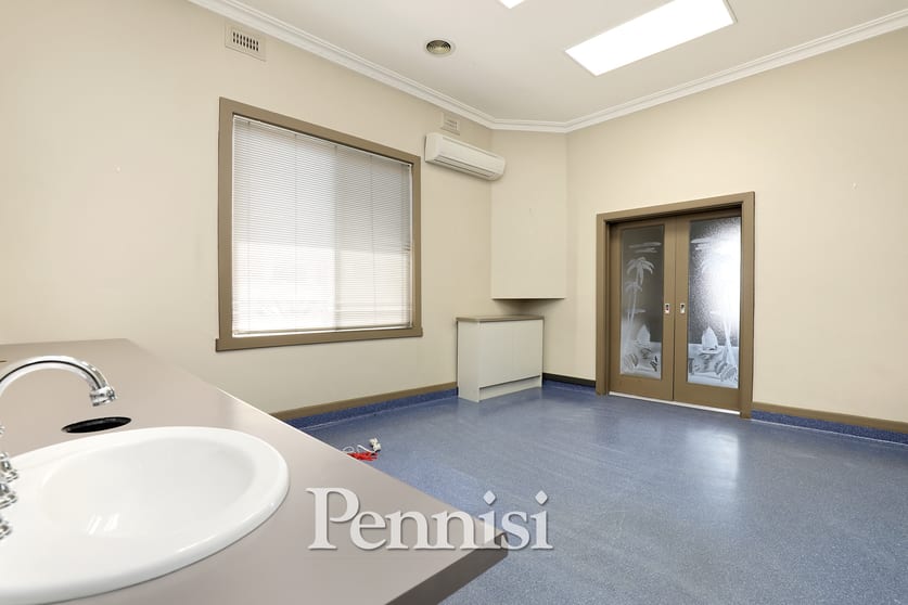 Click to view all images 58 Pascoe Vale Road Moonee Ponds VIC 3039 - Image 2
