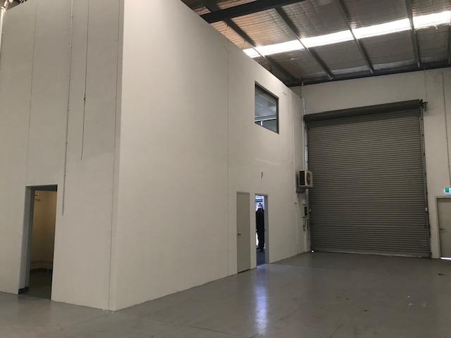 Click to view all images Unit 2/39 Colin Jamieson Drive Welshpool WA 6106 - Image 3
