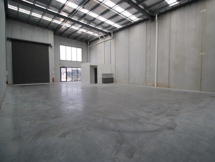 Click to view all images Unit/17A Tarmac Way Pakenham VIC 3810 - Image 2