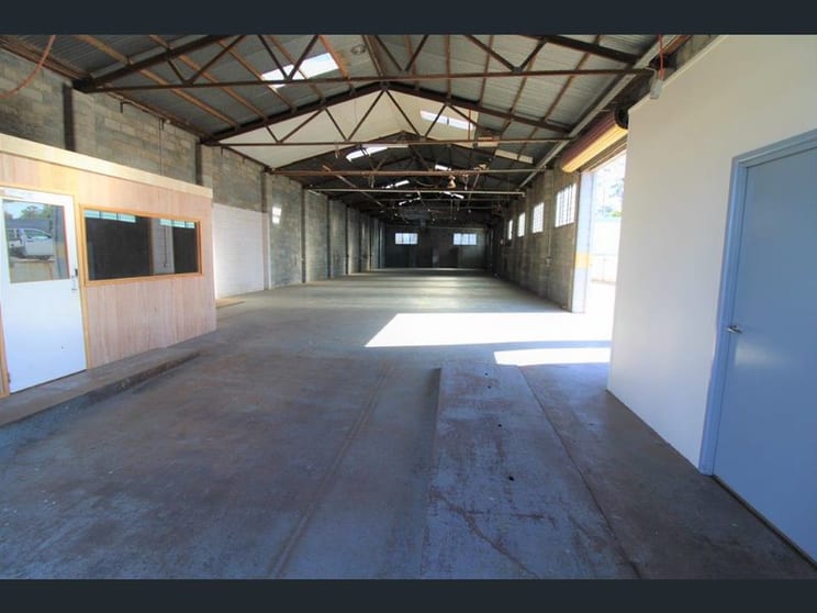 Click to view all images 35 Brook Street North Toowoomba QLD 4350 - Image 2