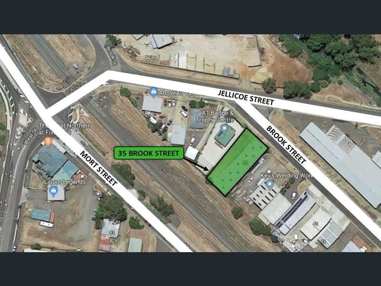 Click to view all images 35 Brook Street North Toowoomba QLD 4350 - Image 3