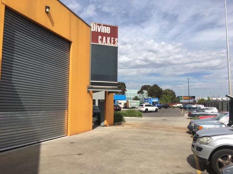 Click to view all images Unit 2/128 Bertie Street Port Melbourne VIC 3207 - Image 2