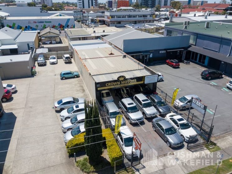Click to view all images 7 Windmill Street Southport QLD 4215 - Image 3