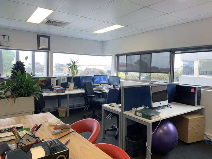 Click to view all images 1a/14 Akuna Drive Williamstown VIC 3016 - Image 3