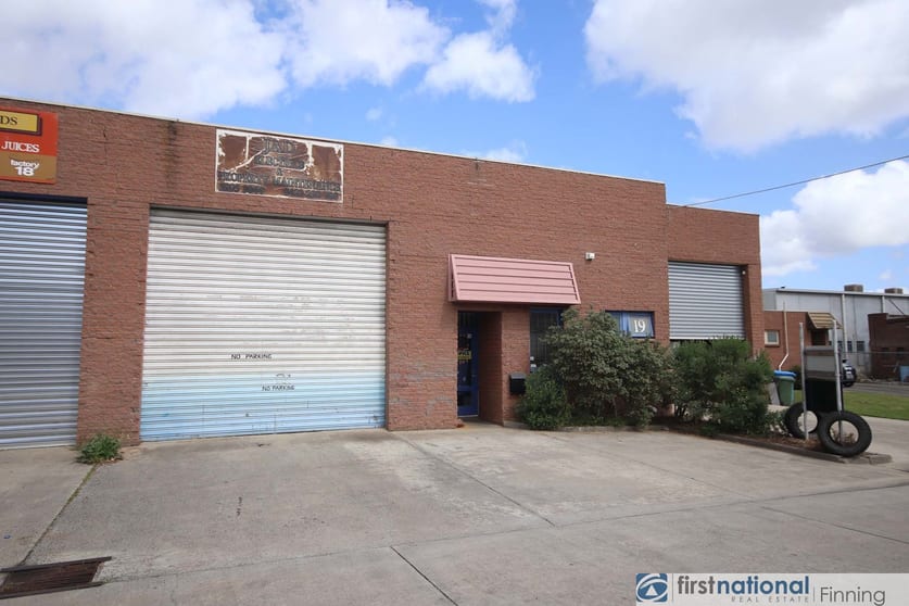 Click to view all images 19 Cooper Court Cranbourne VIC 3977 - Image 3