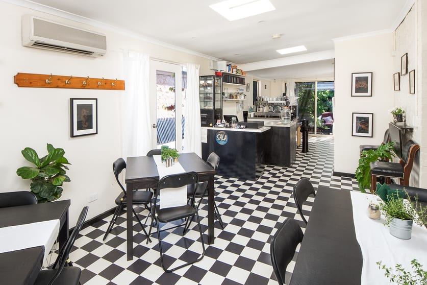 Click to view all images 10 Railway Terrace Victor Harbor SA 5211 - Image 2