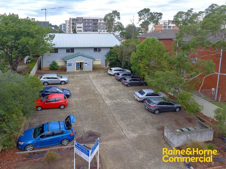 Click to view all images Suite 3/23 Chamberlain Street Campbelltown NSW 2560 - Image 1