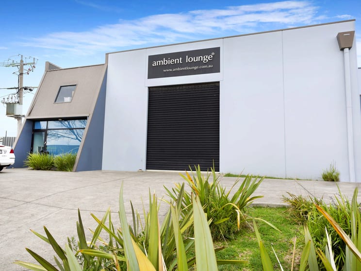Click to view all images 2/8 Fuji Crescent Mornington VIC 3931 - Image 1