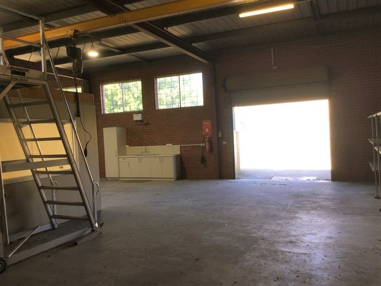 Click to view all images 10/2-14 Sheffield Road Welshpool WA 6106 - Image 2