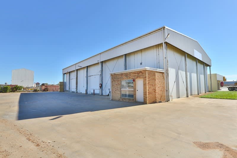 Click to view all images 353 Benetook Avenue Mildura VIC 3500 - Image 2