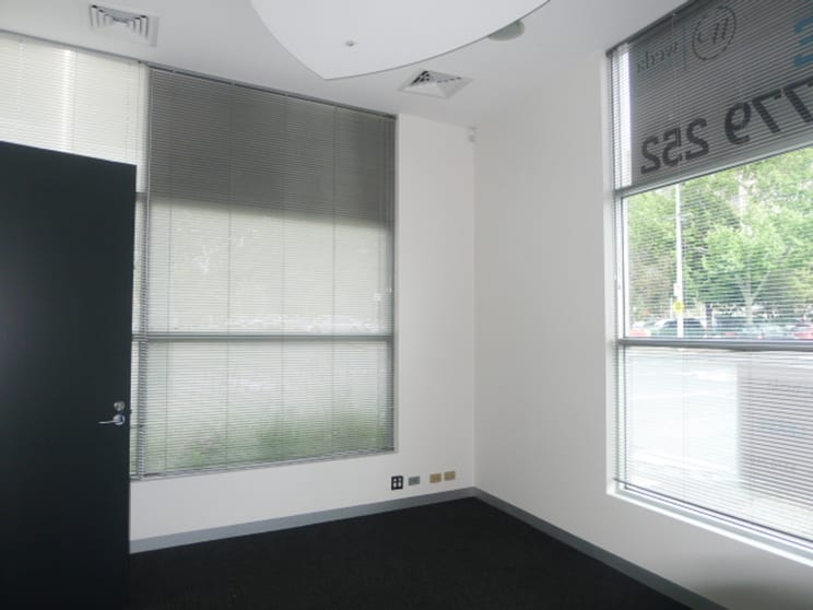 Click to view all images 127 Boundary Road North Melbourne VIC 3051 - Image 2