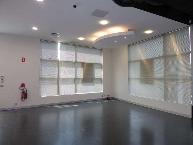 Click to view all images 127 Boundary Road North Melbourne VIC 3051 - Image 3