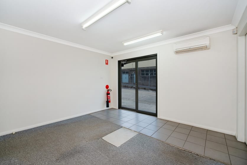 Click to view all images 49 Pendlebury Road Cardiff NSW 2285 - Image 2
