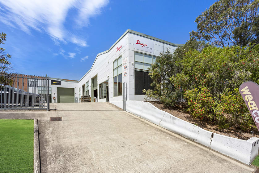 Click to view all images Bay 4/11 Waverley Drive Unanderra NSW 2526 - Image 2
