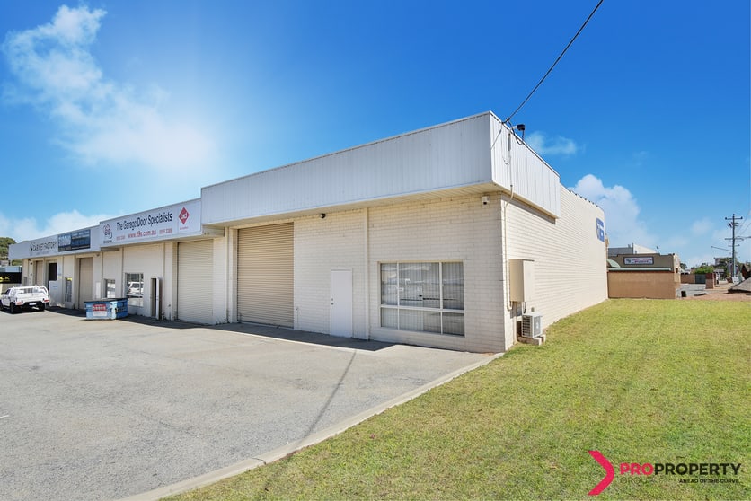 Click to view all images 1/6 Thornborough Road Greenfields WA 6210 - Image 2
