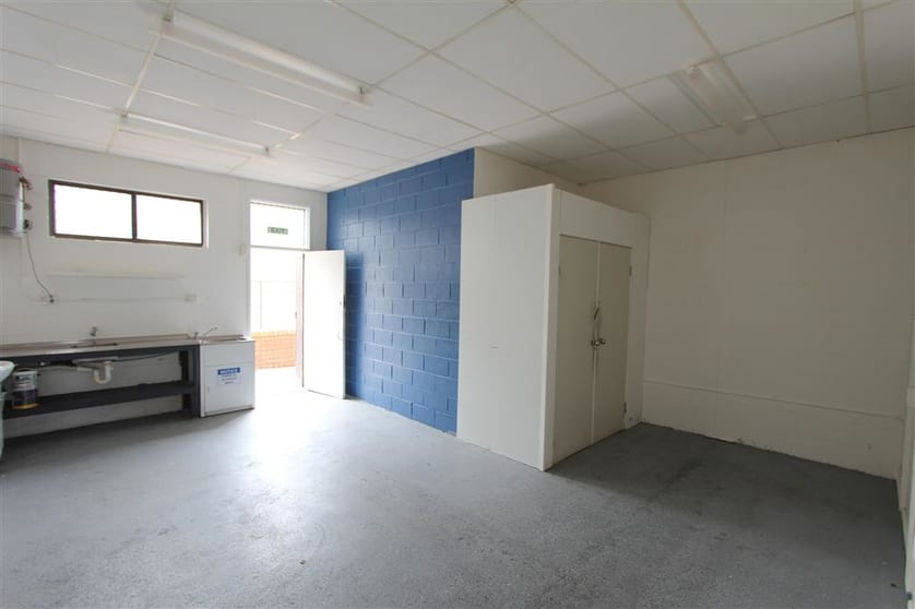 Click to view all images Shop 5/59 Kingswood Road Engadine NSW 2233 - Image 3