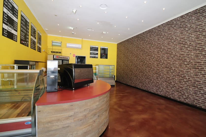 Click to view all images 231 Beach Street Frankston VIC 3199 - Image 3