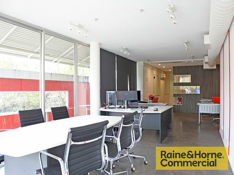 Click to view all images 1/55 Douglas Street Milton QLD 4064 - Image 2