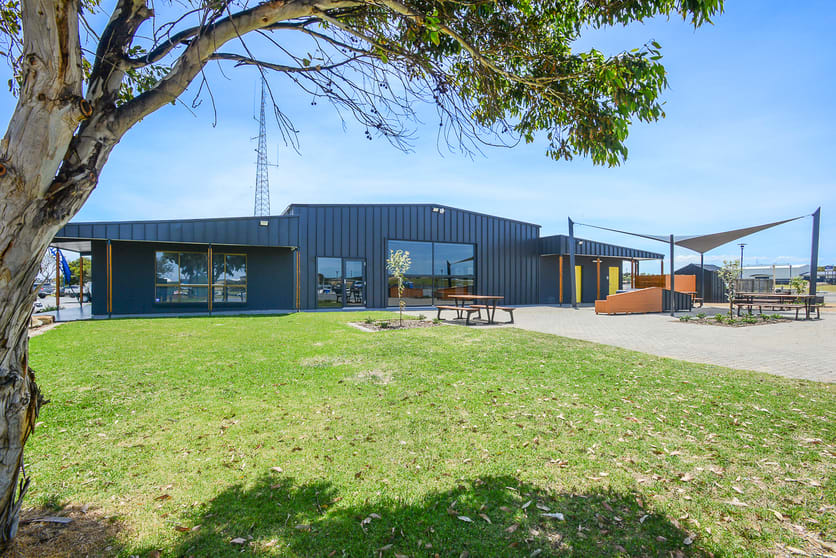 Click to view all images 1/1 Tolarno Drive Hindmarsh Island SA 5214 - Image 2