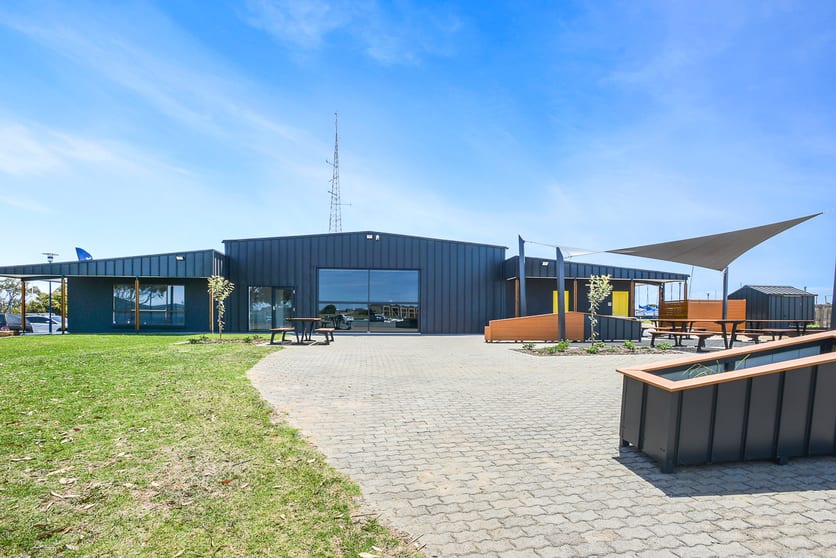 Click to view all images 1/1 Tolarno Drive Hindmarsh Island SA 5214 - Image 3