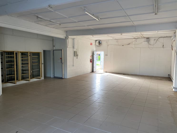 Click to view all images 3 / 76 Grange Road Eastern Heights QLD 4305 - Image 3
