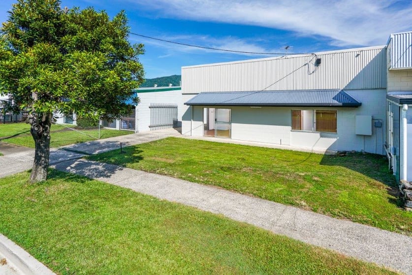 Click to view all images 1/220 Hartley Street Bungalow QLD 4870 - Image 2