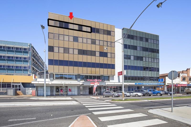 Click to view all images Level 5 Suite 5B/5/34 East Street Rockhampton City QLD 4700 - Image 1
