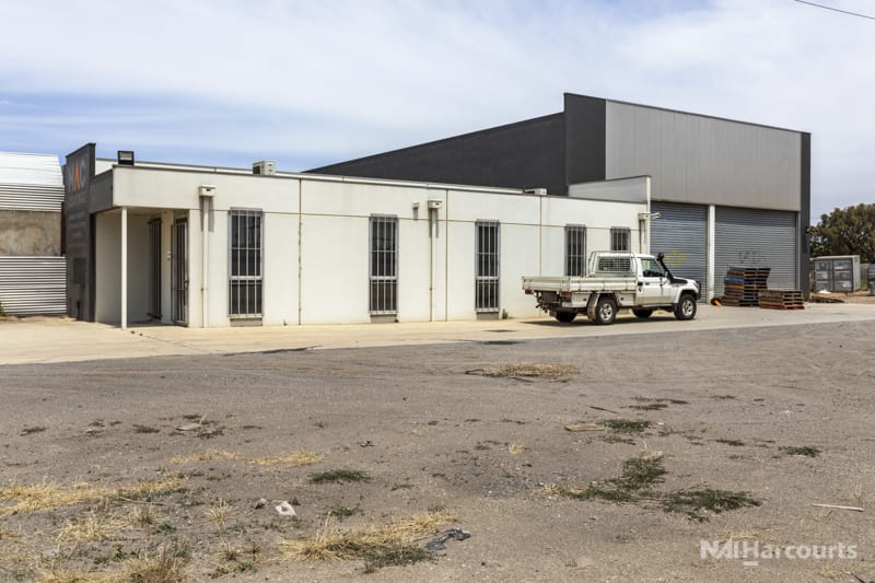 Click to view all images 1-5 Coonil Crescent North Shore VIC 3214 - Image 2