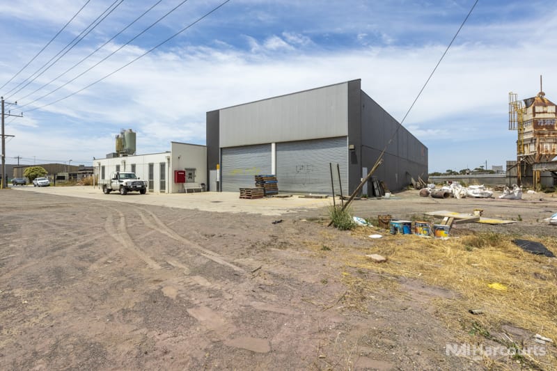 Click to view all images 1-5 Coonil Crescent North Shore VIC 3214 - Image 3