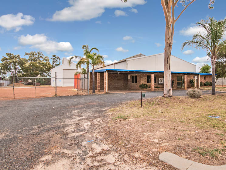 21 Cox Street Pinjarra WA 6208 - Image 1