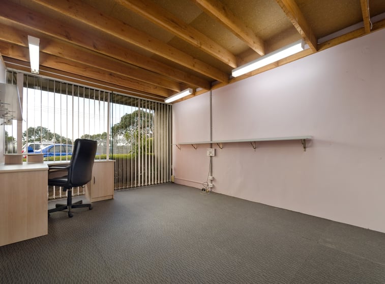 Click to view all images 4/92 Watt Road Mornington VIC 3931 - Image 2