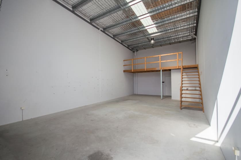 Click to view all images Molendinar QLD 4214 - Image 1