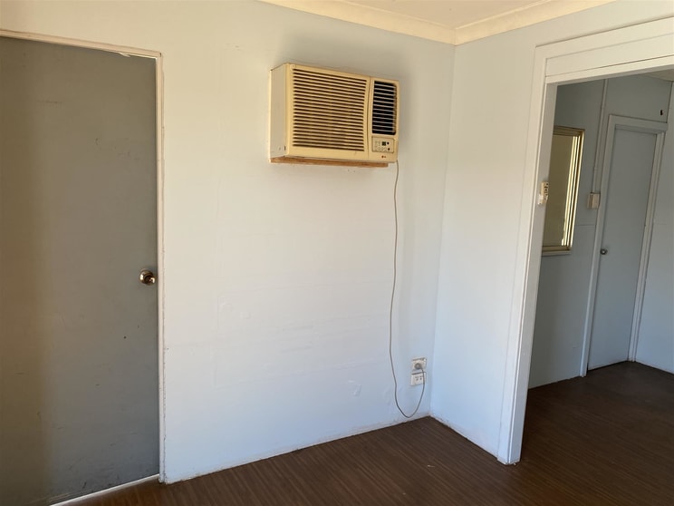 Click to view all images 2/6 Elmsfield Road Midvale WA 6056 - Image 3