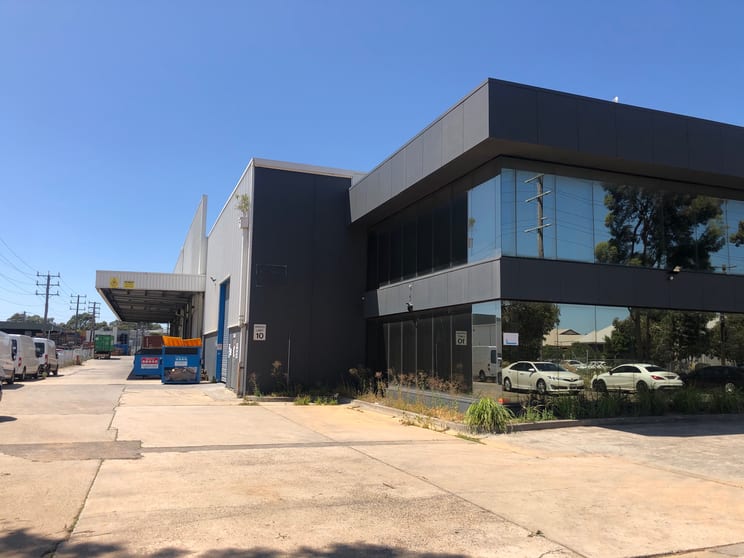 Click to view all images 88 Chifley Drive Preston VIC 3072 - Image 2