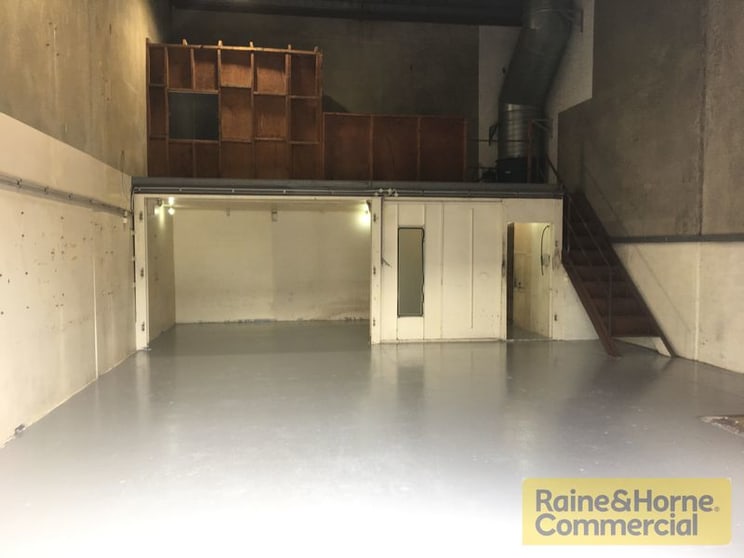 Click to view all images Chipping Norton NSW 2170 - Image 2
