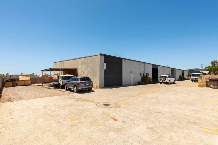 Click to view all images 4/7 Elmsfield Road Midvale WA 6056 - Image 1