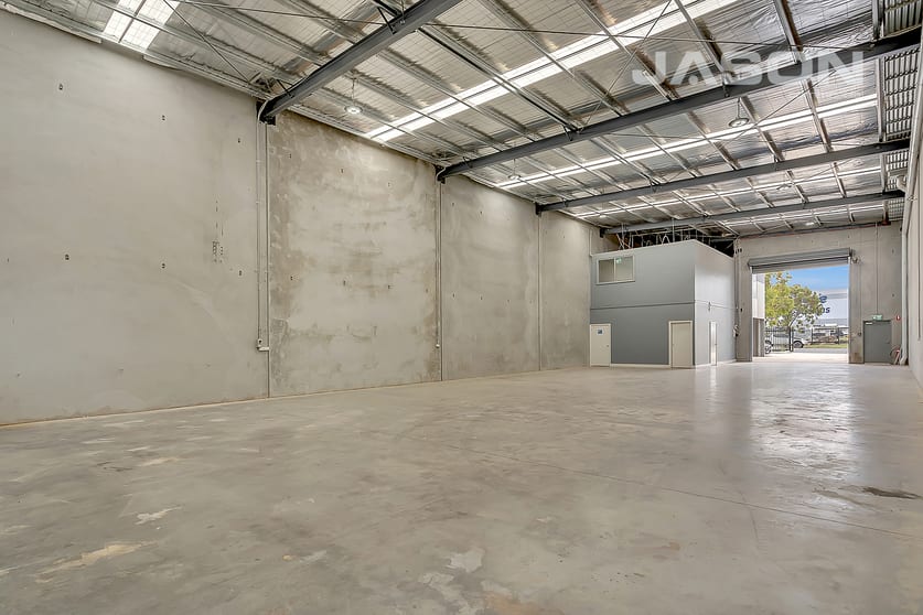 Click to view all images 2/5 Grasslands Avenue Craigieburn VIC 3064 - Image 3
