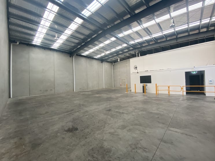 Click to view all images 8/39 Howleys Road Notting Hill VIC 3168 - Image 3