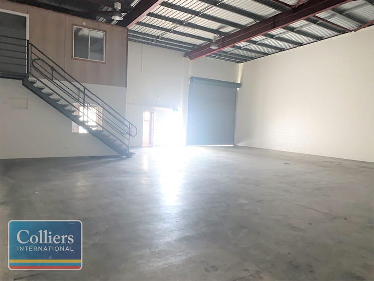 Click to view all images 2/6 Carroll Street Mount Louisa QLD 4814 - Image 3