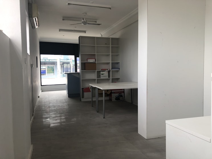 Click to view all images 2 Sun Crescent Sunshine VIC 3020 - Image 2