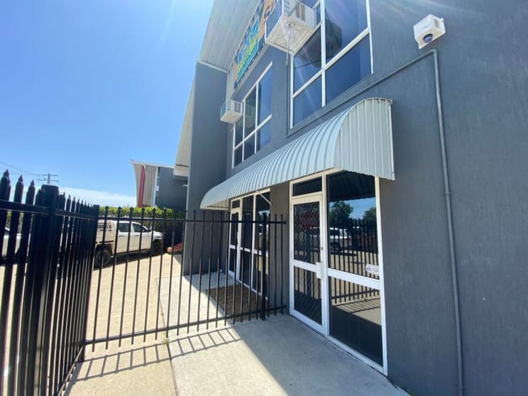 Click to view all images 1b/38 Hutchinson Street Burleigh Heads QLD 4220 - Image 3